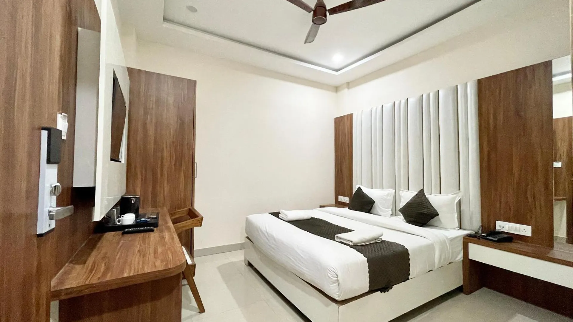 Hotel Srk ! Varanasi ! Fully-Air-Conditioned Hotel At Prime Location With Lift-Wifi-Restaurant Availability, Near Kashi Vishwanath Temple, And Ganga Ghat, Luxurious Rooms