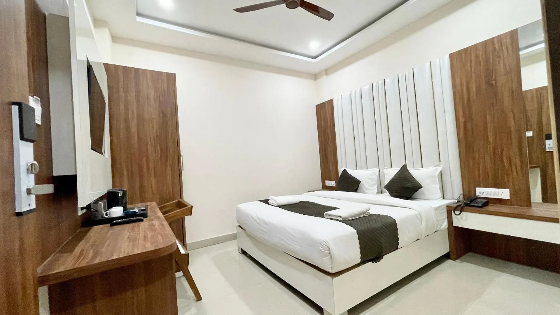 Hotel Srk ! Varanasi ! Fully-Air-Conditioned Hotel At Prime Location With Lift-Wifi-Restaurant Availability, Near Kashi Vishwanath Temple, And Ganga Ghat, Luxurious Rooms
