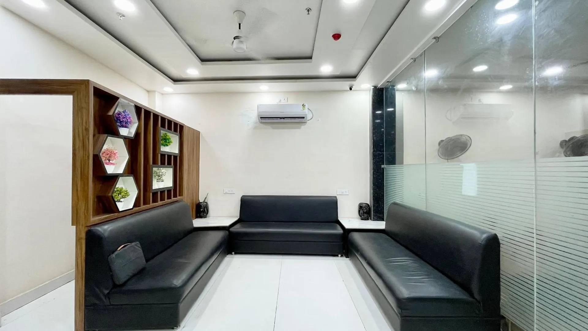 Hotel Srk ! Varanasi ! Fully-Air-Conditioned Hotel At Prime Location With Lift-Wifi-Restaurant Availability, Near Kashi Vishwanath Temple, And Ganga Ghat, Luxurious Rooms