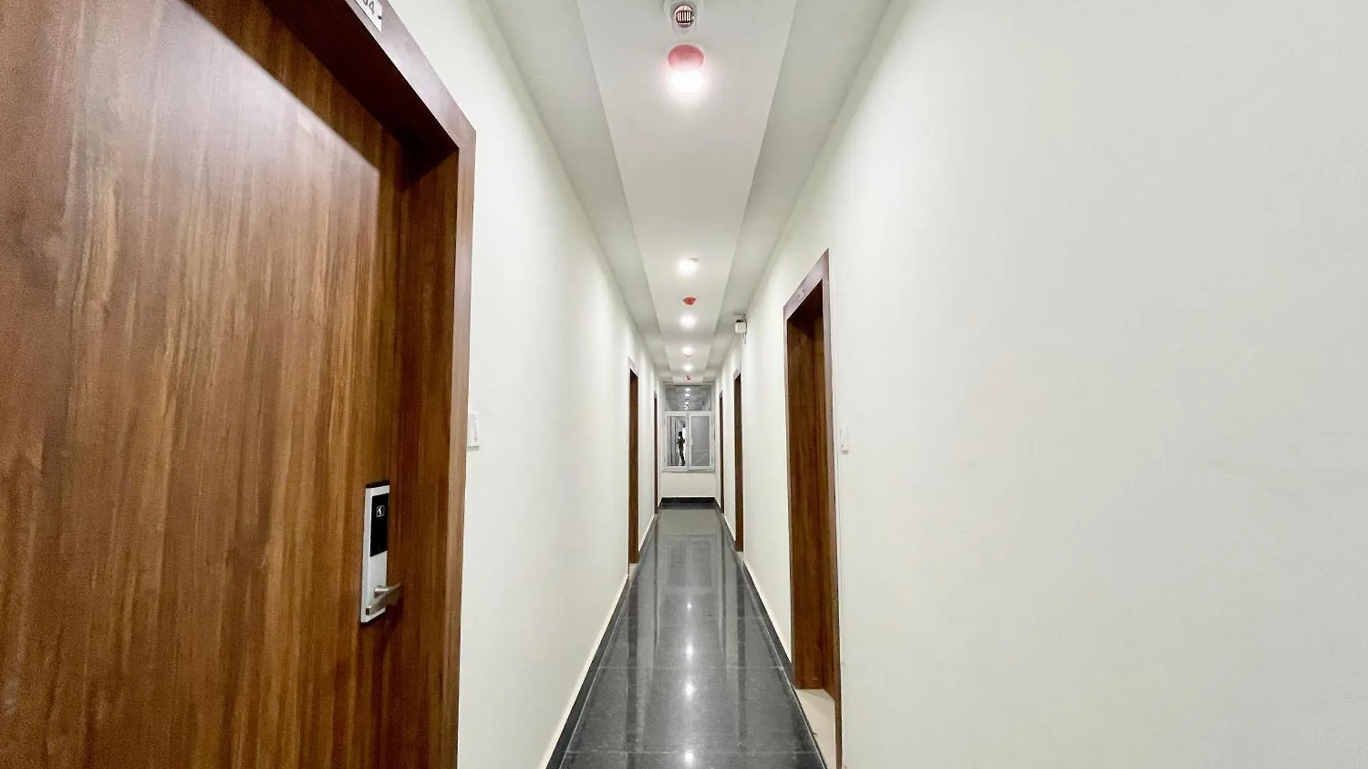 Hotel Srk ! Varanasi ! Fully-Air-Conditioned Hotel At Prime Location With Lift-Wifi-Restaurant Availability, Near Kashi Vishwanath Temple, And Ganga Ghat, Luxurious Rooms