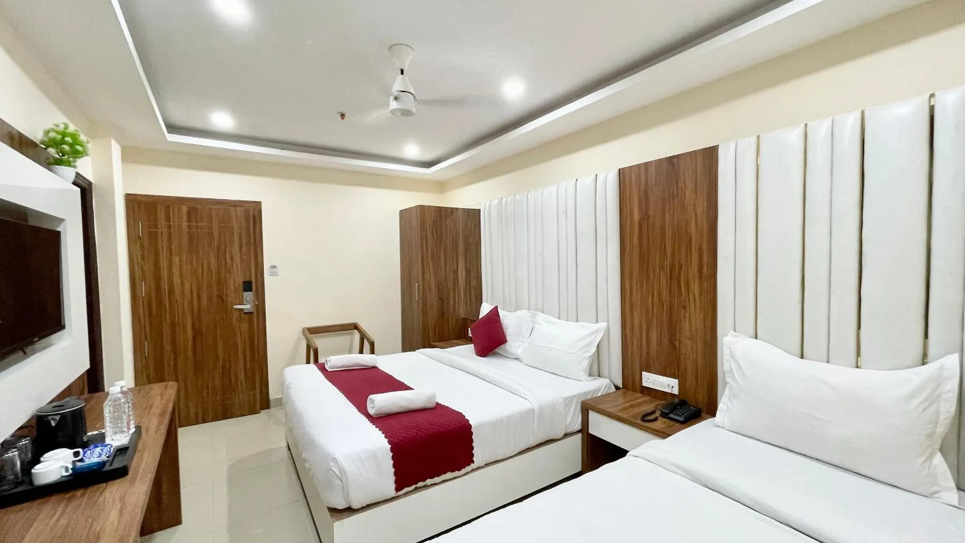 Hotel Srk ! Varanasi ! Fully-Air-Conditioned Hotel At Prime Location With Lift-Wifi-Restaurant Availability, Near Kashi Vishwanath Temple, And Ganga Ghat, Luxurious Rooms 4*,