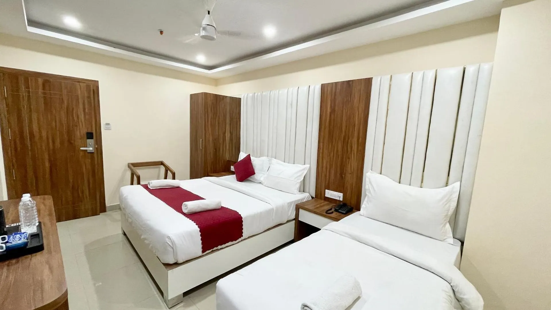 Hotel Srk ! Varanasi ! Fully-Air-Conditioned Hotel At Prime Location With Lift-Wifi-Restaurant Availability, Near Kashi Vishwanath Temple, And Ganga Ghat, Luxurious Rooms