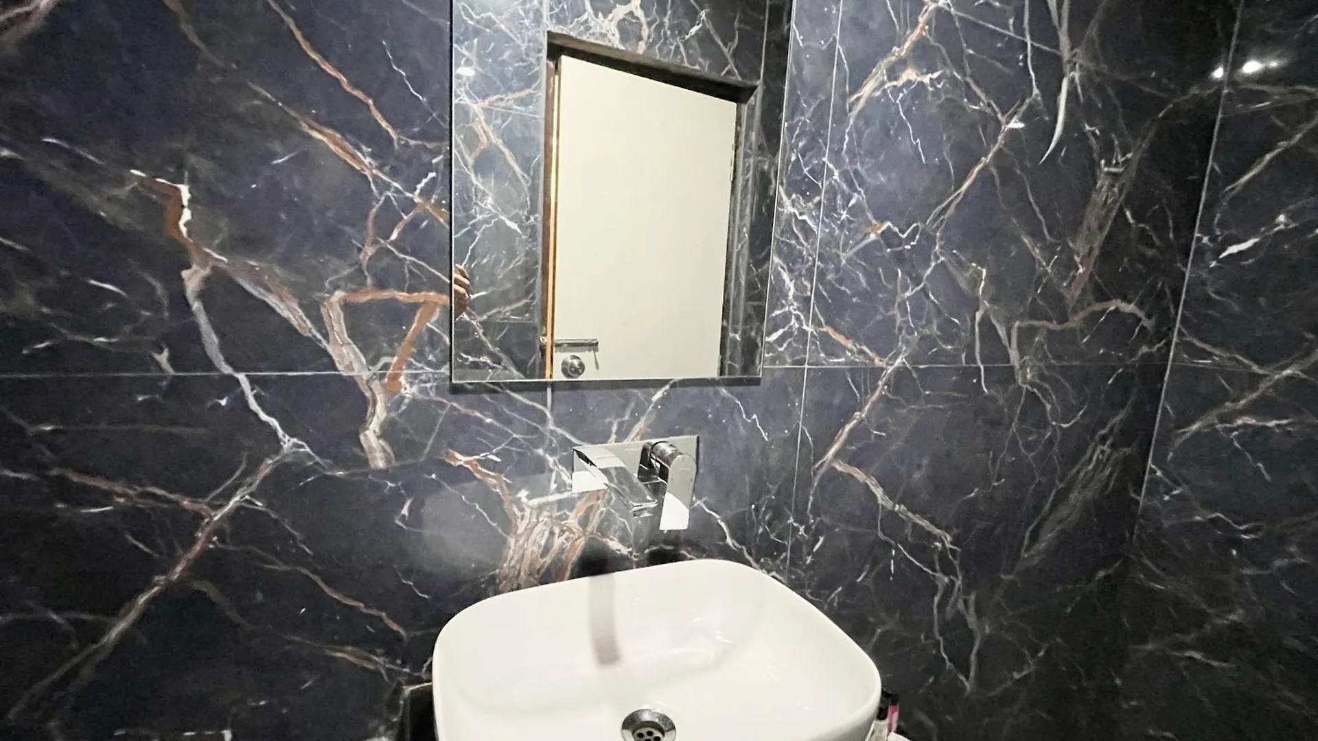 Hotel Srk ! Varanasi ! Fully-Air-Conditioned Hotel At Prime Location With Lift-Wifi-Restaurant Availability, Near Kashi Vishwanath Temple, And Ganga Ghat, Luxurious Rooms
