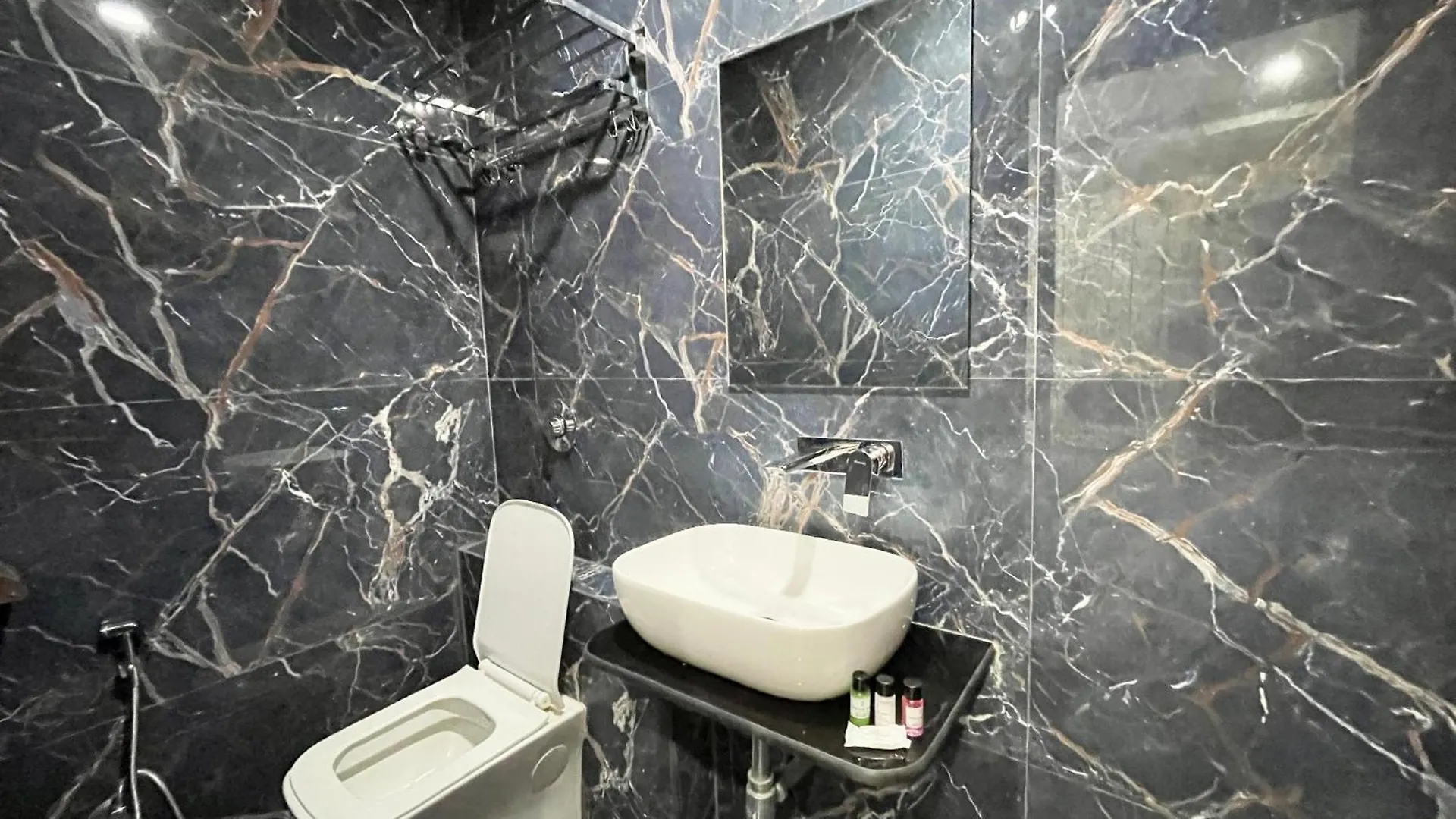 Hotel Srk ! Varanasi ! Fully-Air-Conditioned Hotel At Prime Location With Lift-Wifi-Restaurant Availability, Near Kashi Vishwanath Temple, And Ganga Ghat, Luxurious Rooms