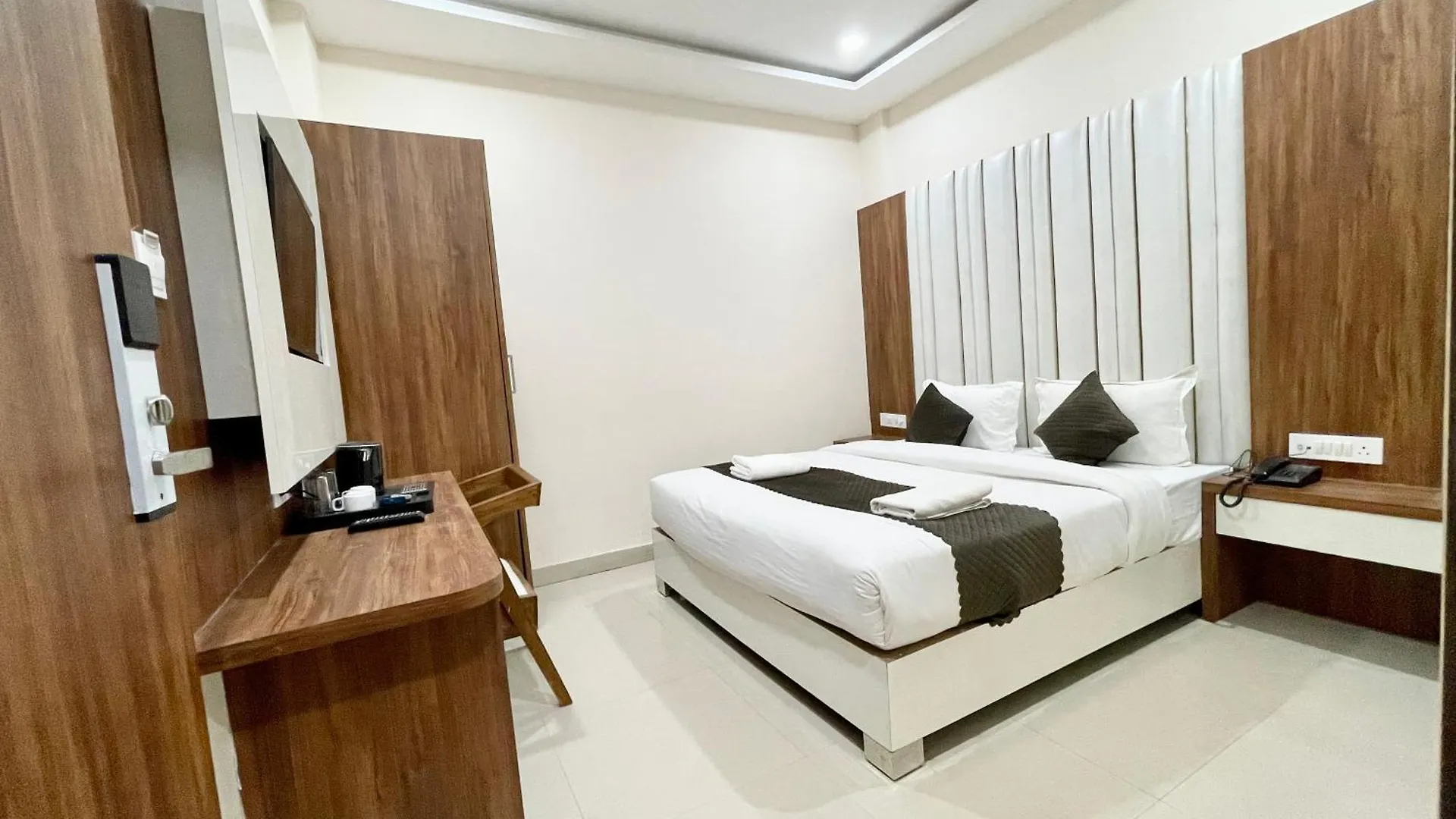 Hotel Srk ! Varanasi ! Fully-Air-Conditioned Hotel At Prime Location With Lift-Wifi-Restaurant Availability, Near Kashi Vishwanath Temple, And Ganga Ghat, Luxurious Rooms