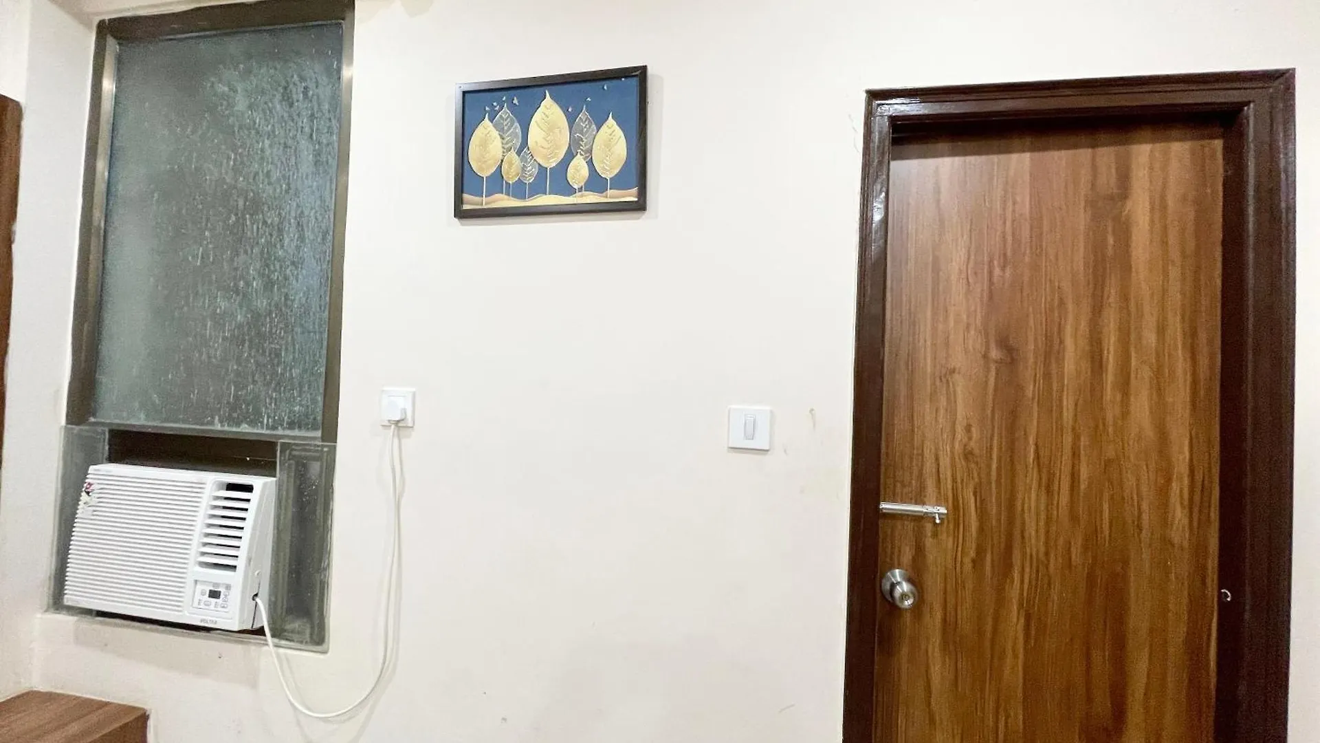 Hotel Srk ! Varanasi ! Fully-Air-Conditioned Hotel At Prime Location With Lift-Wifi-Restaurant Availability, Near Kashi Vishwanath Temple, And Ganga Ghat, Luxurious Rooms